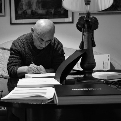 ... sosirea Albumului.
... cu Elevii și profesorii, în micul cerc al propriilor reflecții.