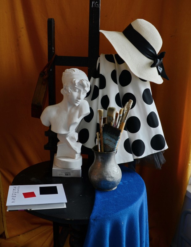 В мастерской. Модель.
10 кл. , препод. Лягул Каролина/
11 кл. препод. Гимпу Анатол/
12 кл. препод. Оксана Гимпу/