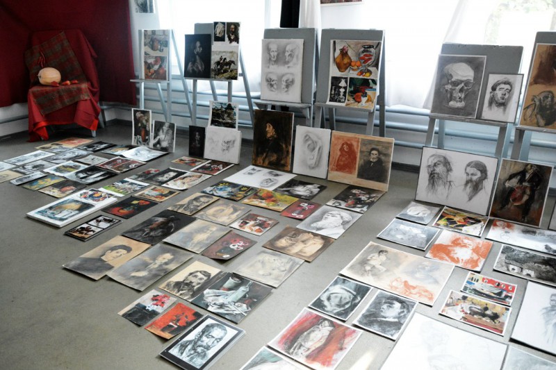 Vizionări în Liceul Academic de Arte Plastice „Igor Vieru” / Copii de pe opere. 5 septembrie 2016