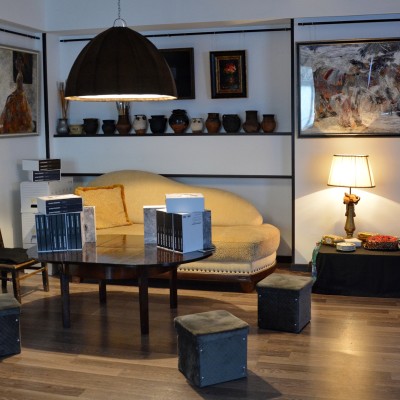 ... sosirea Albumului.
... cu Elevii și profesorii, în micul cerc al propriilor reflecții.