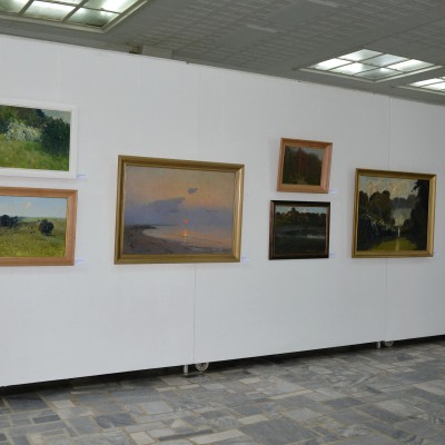 Studenții la vernisajul expoziției lui Emil Childescu