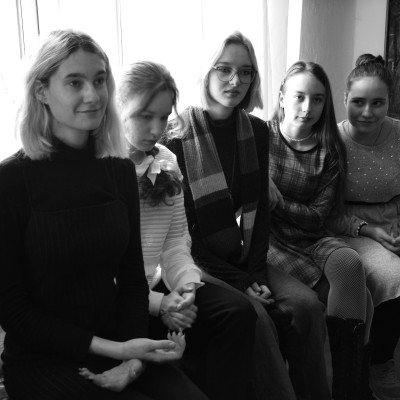 22 decembrie 2021 / ... analiza Vizionărilor semestriale (cl. XI, XII). Discuții, opinii, amintiri și oaspeți. Elevi, absolvenți și profesori.