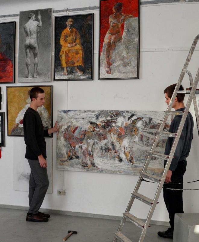 ... pregătirea și panotarea vizionarii semestriale. Cl. 12-a, prof. Oxana Ghimpu.