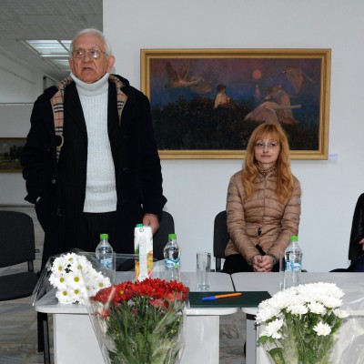 Studenții la vernisajul expoziției lui Emil Childescu