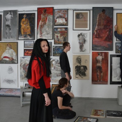 ... pregătirea și panotarea vizionarii semestriale. Cl. 12-a, prof. Oxana Ghimpu.