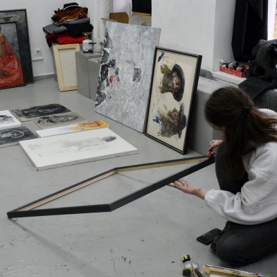 ... pregătirea și panotarea vizionarii semestriale. Cl. 12-a, prof. Oxana Ghimpu.