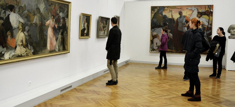 Visiting the exhibition of Leonid Grigorașenco and Valentina Rusu-Ciobanu